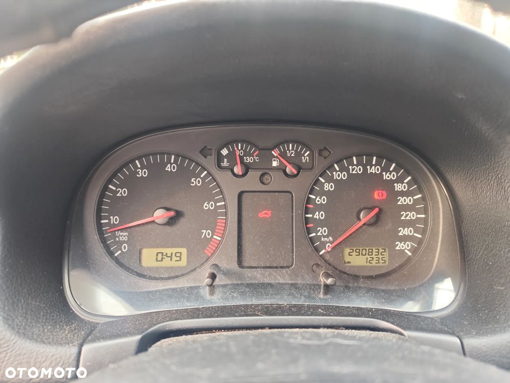 Volkswagen Golf 1.6 Basis - 2