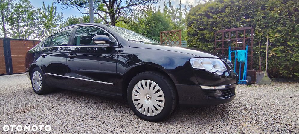 Volkswagen Passat 1.6 FSI Comfortline - 2