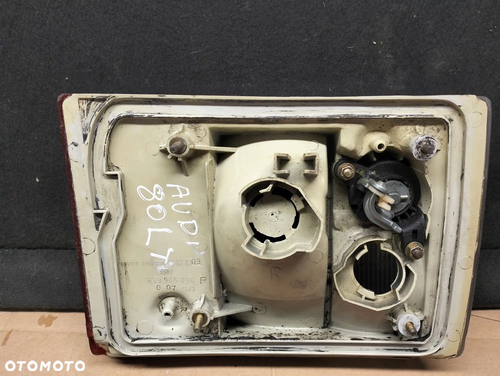 AUDI 80 B3 LAMPA TYŁ PRAWA W KLAPĘ - 3