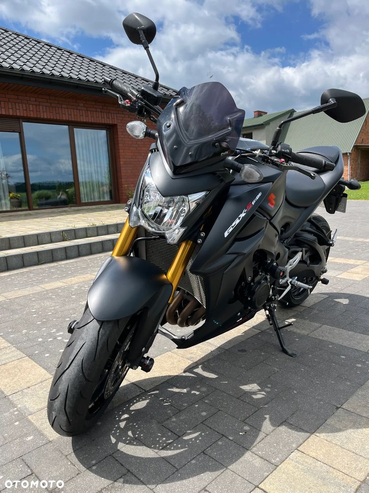 Suzuki GSX 1000 - 13