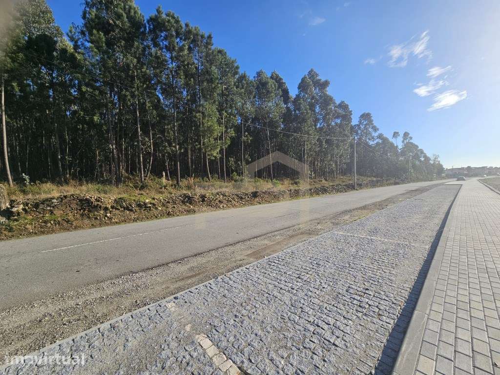 Terreno com 8850m2 em Lousado, Vila Nova de Famalicão - Grande imagem: 2/3