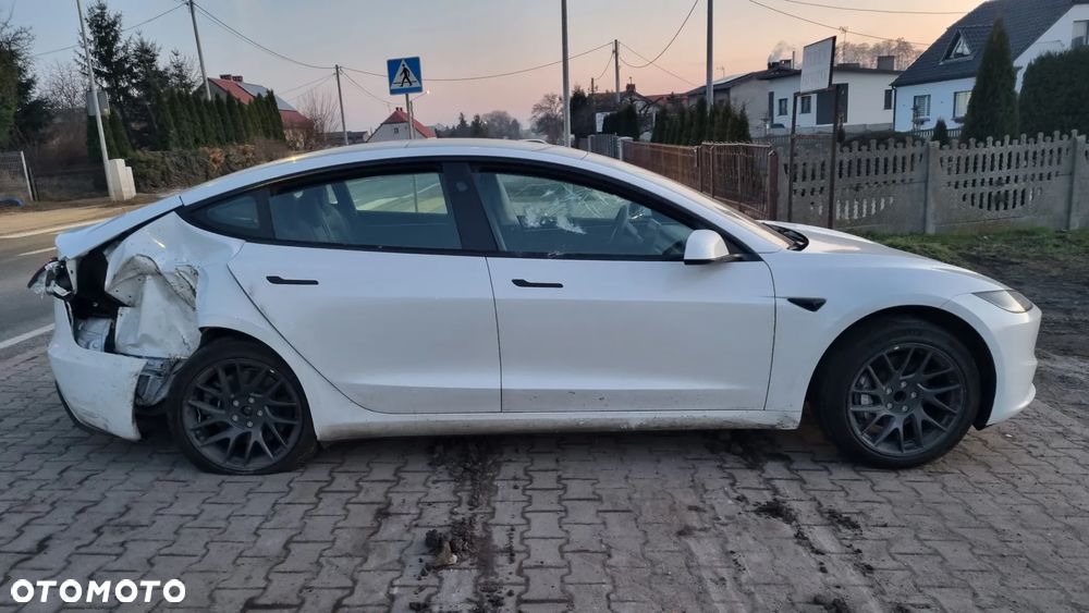 Tesla Model 3 - 13