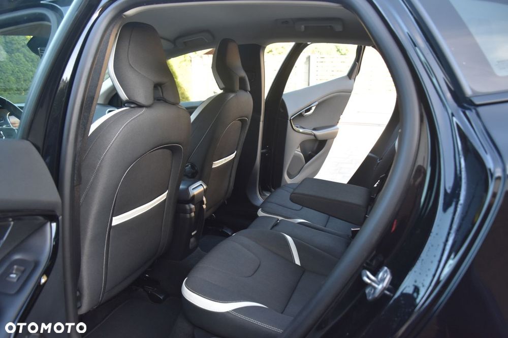 Volvo V40 T3 Momentum - 19
