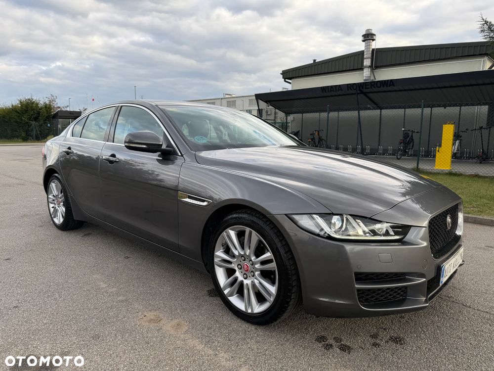 Jaguar XE - 3