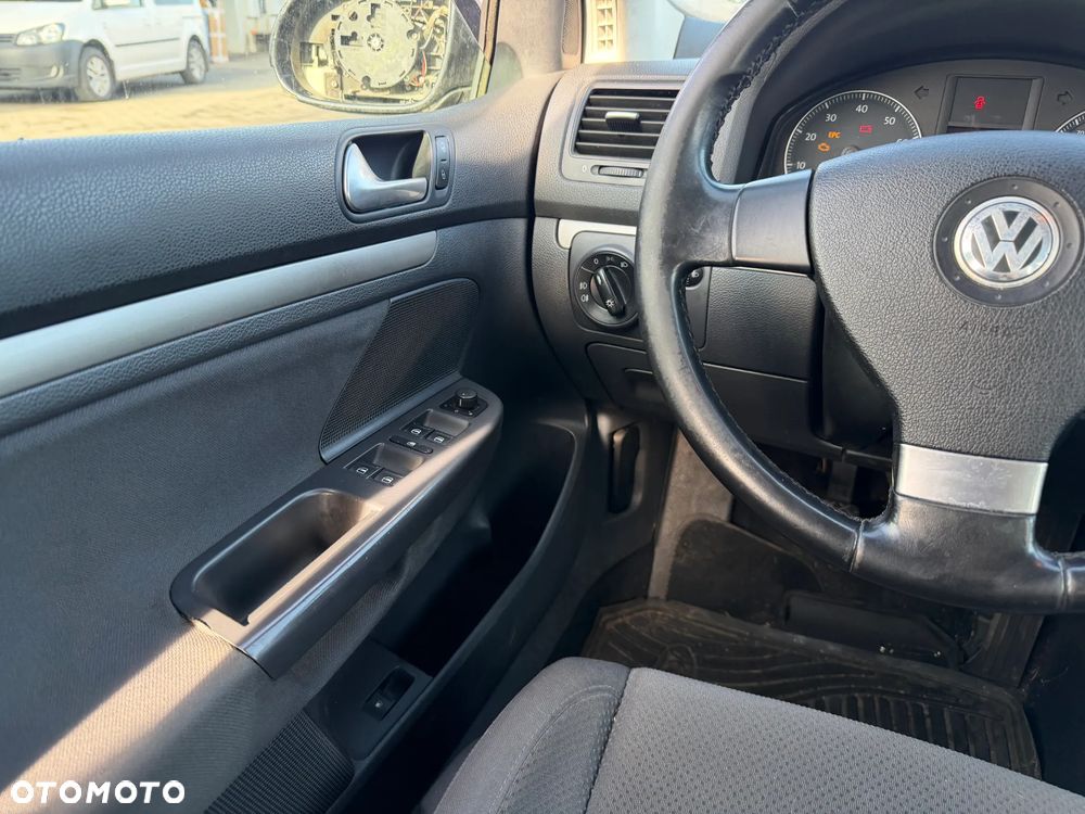 Volkswagen Golf - 10