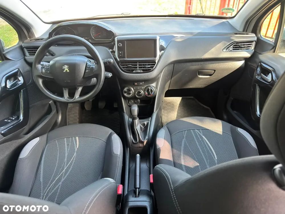 Peugeot 208 - 15