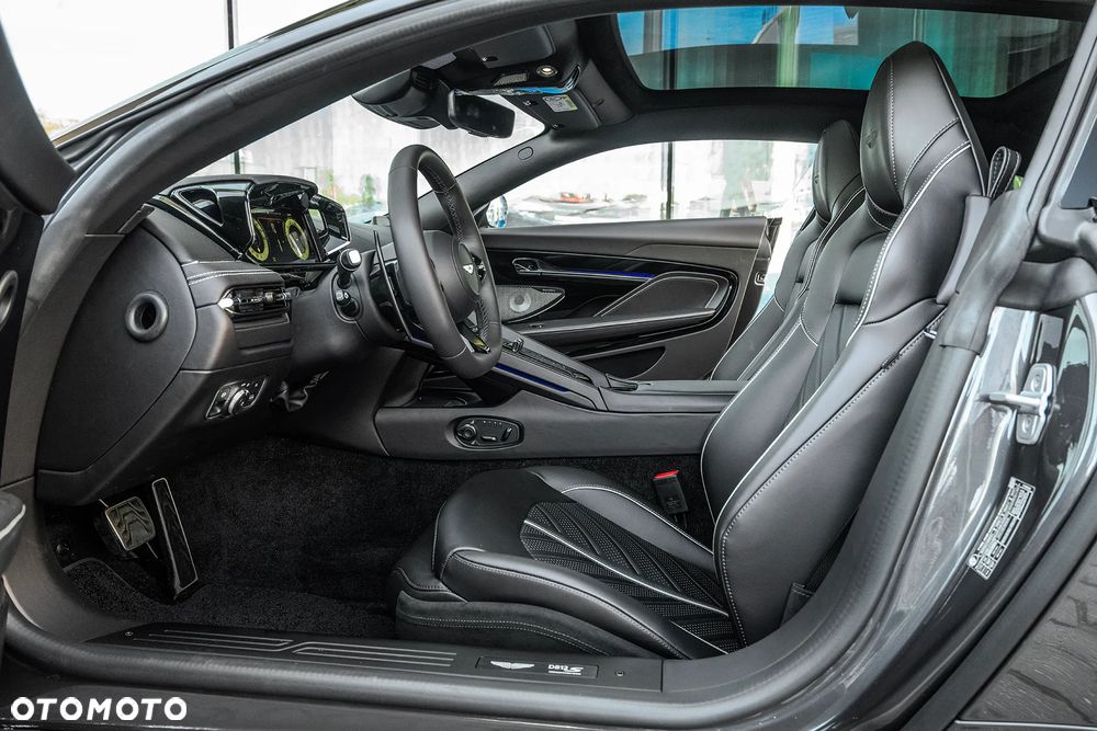 Aston Martin DB12 - 17