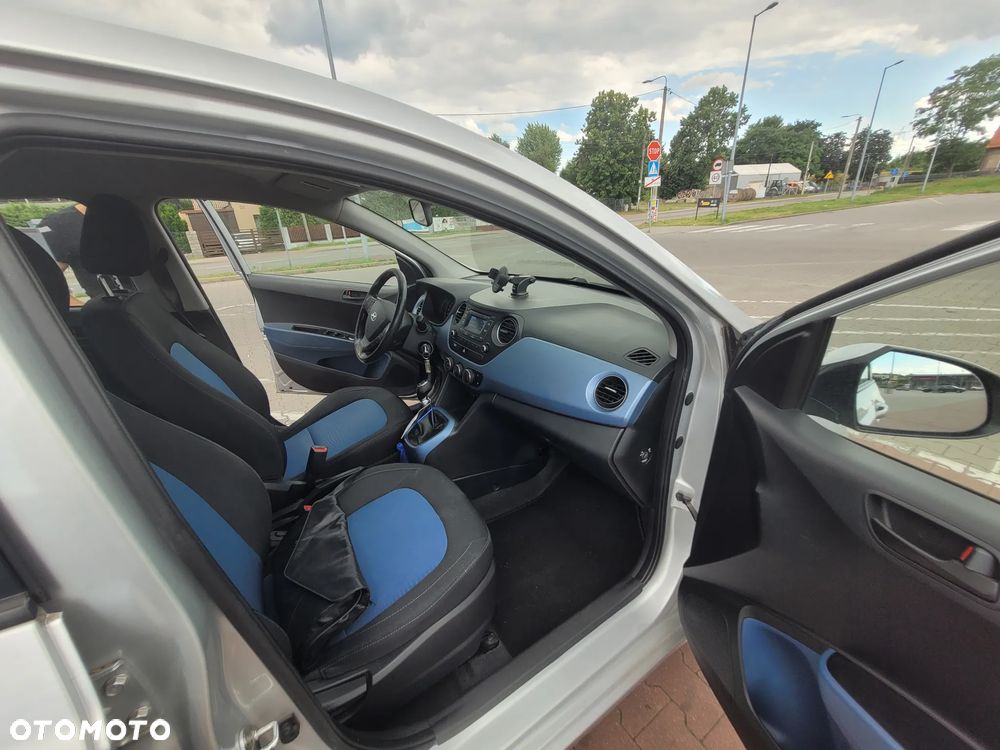 Hyundai i10 1.0 Fifa World Cup Edition - 9