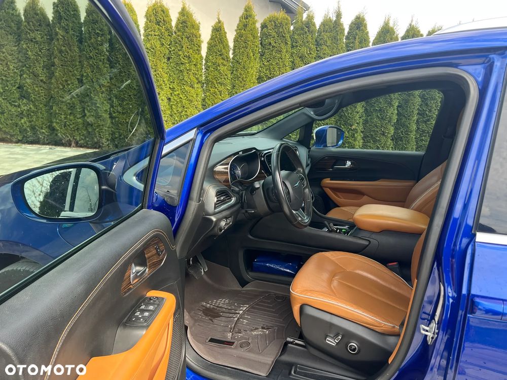 Chrysler Pacifica - 11