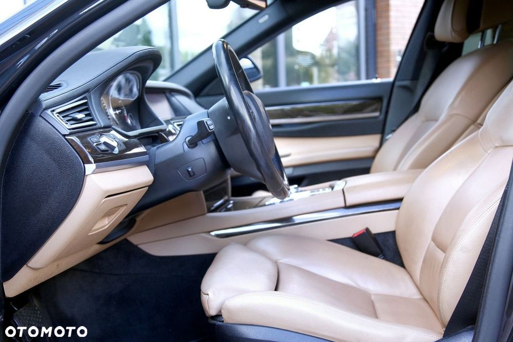 BMW Seria 7 740d - 16