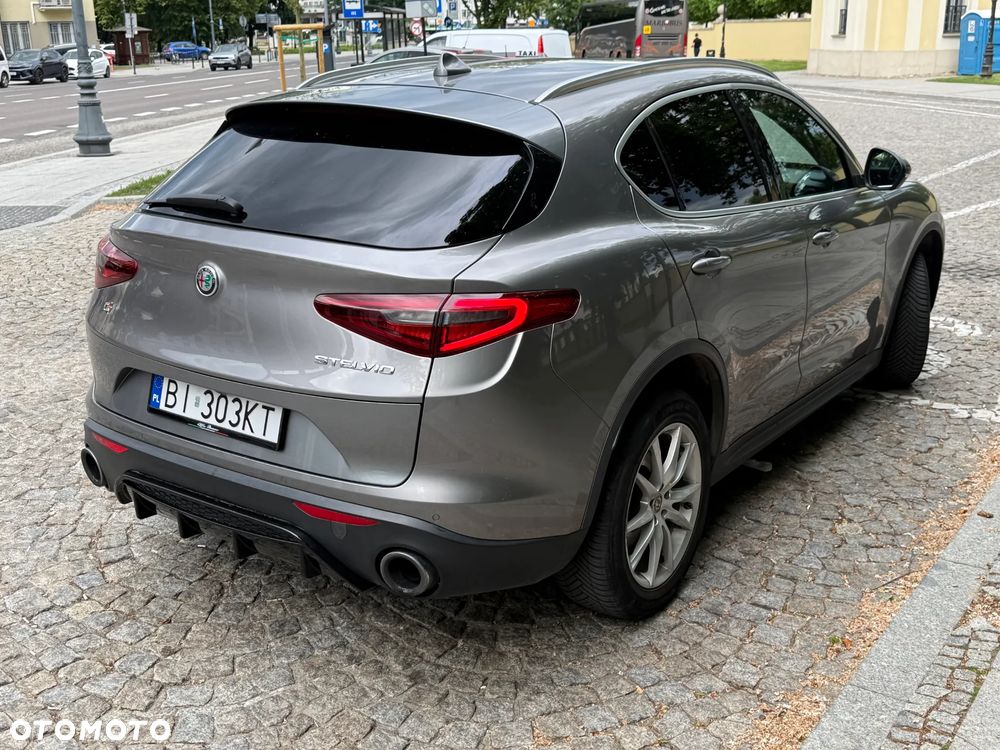 Alfa Romeo Stelvio - 8