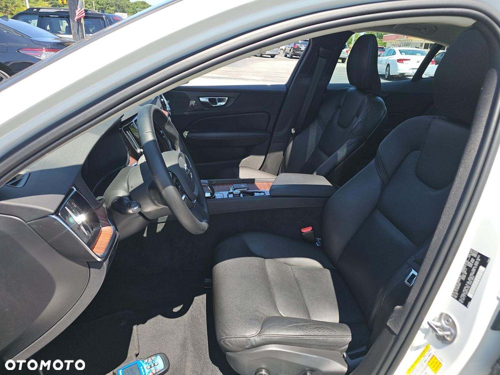 Volvo S60 B5 B AWD Plus Dark - 6