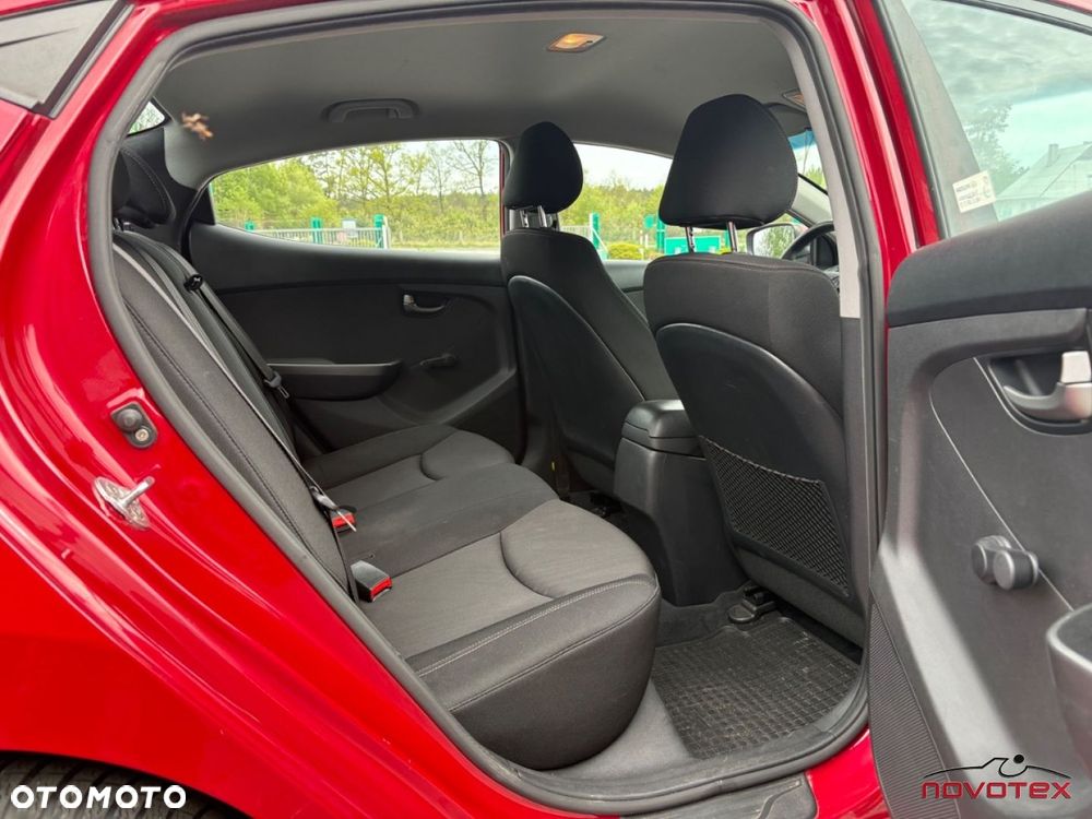 Hyundai Elantra 1.6 Style - 10