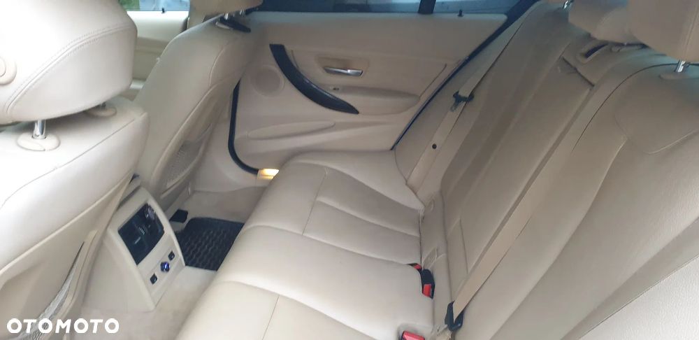 BMW Seria 3 328i Luxury Line - 14