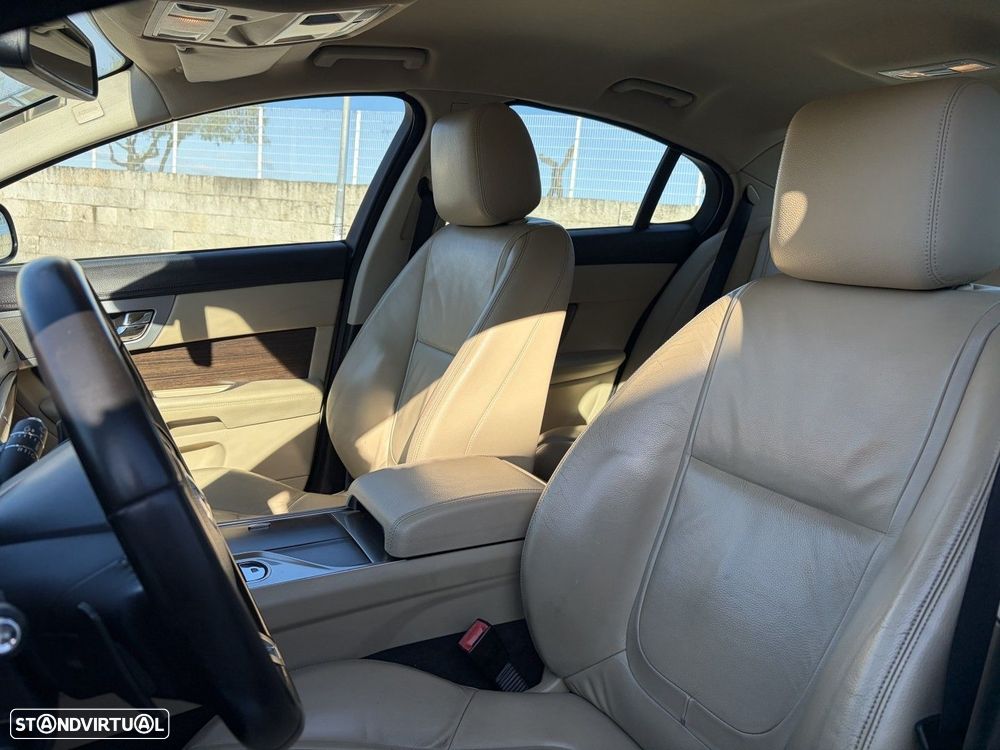 Jaguar XF 2.2 D Premium Luxury - 8