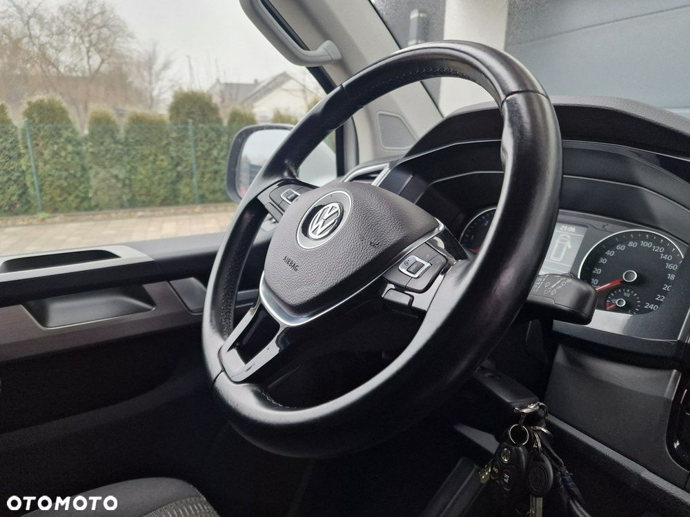 Volkswagen Multivan - 36