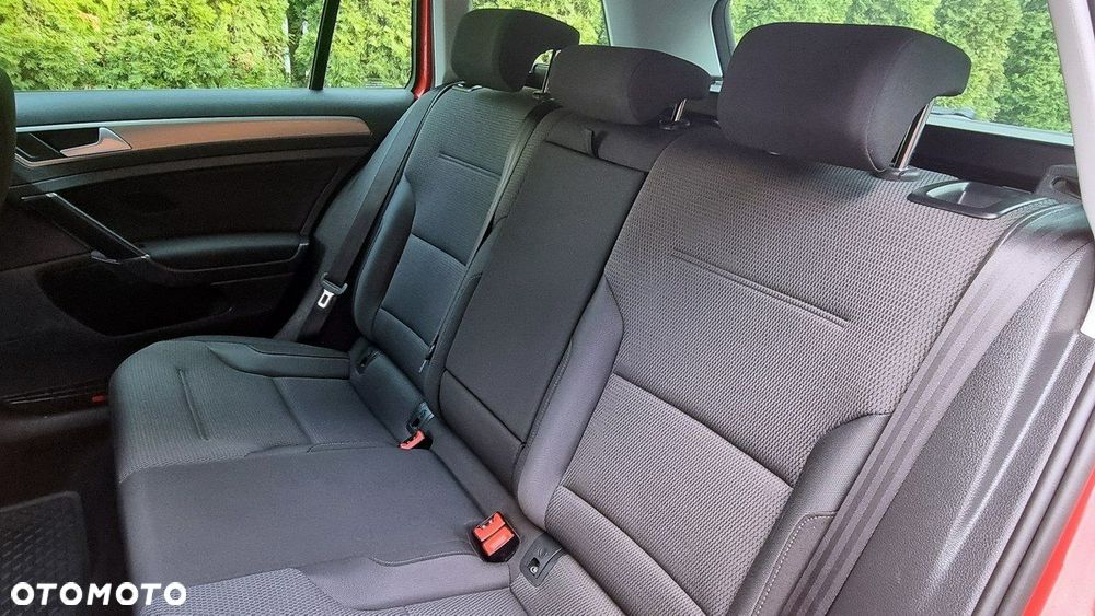 Volkswagen Golf - 22