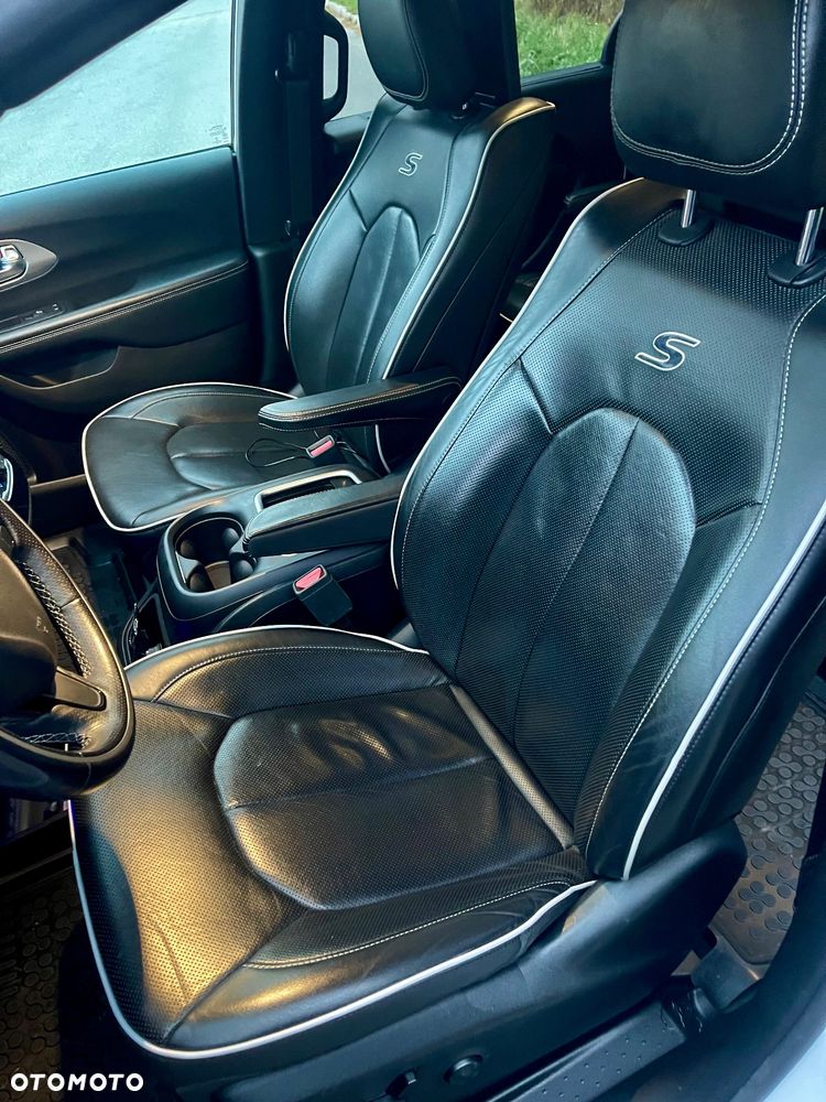 Chrysler Pacifica - 9