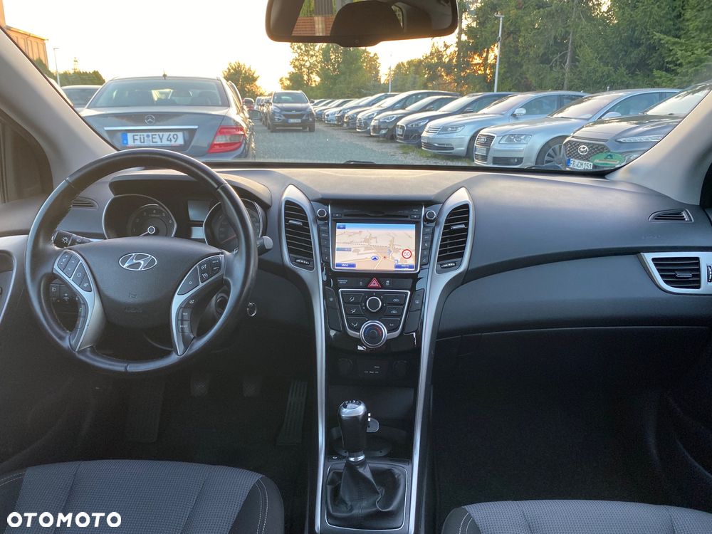 Hyundai i30 blue Kombi 1.4 YES Gold - 30