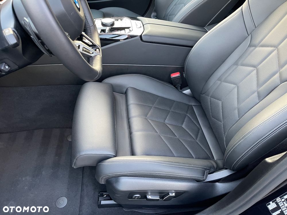 BMW Seria 5 520i mHEV M Sport - 16