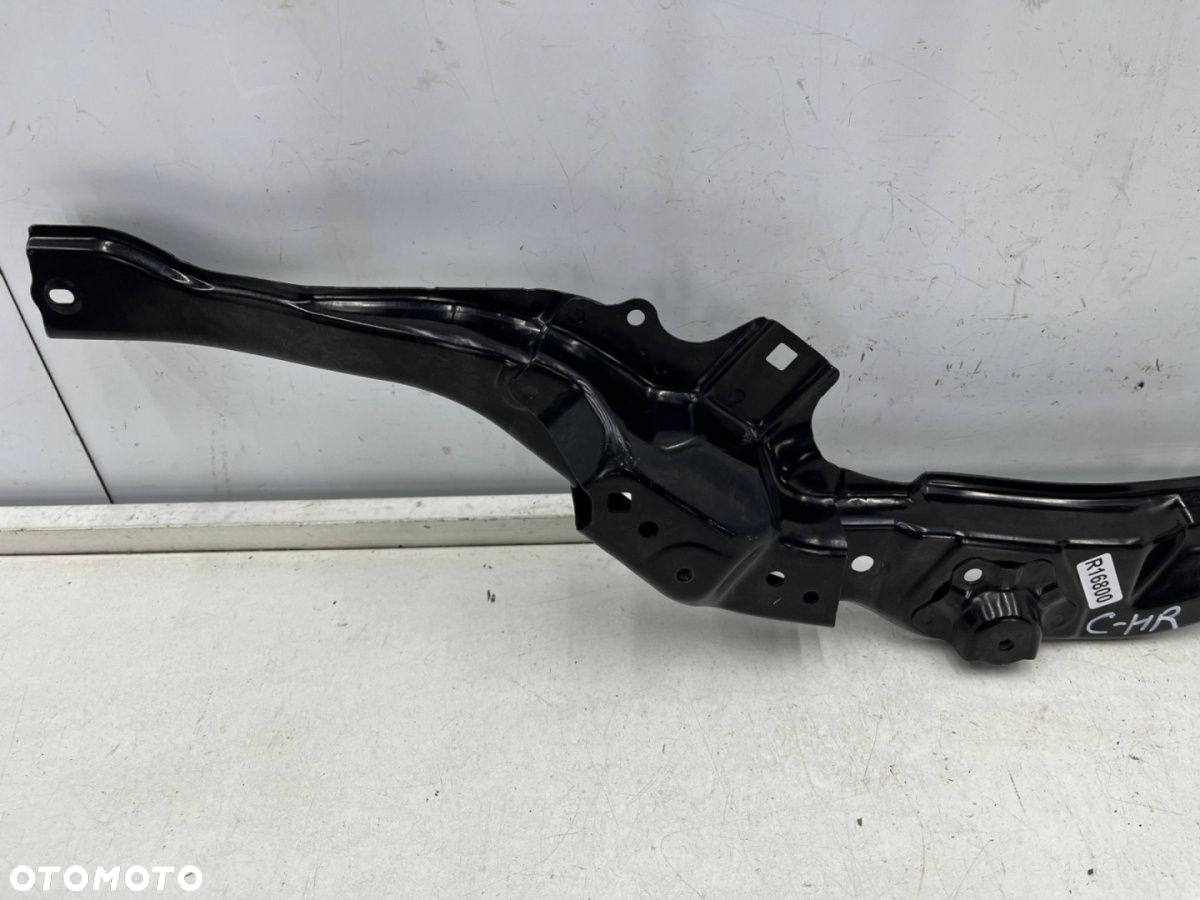 Pas przedni Toyota C-HR I CHR 16-23r. górne wzmocnienie pasa wspornik oryginalne - 4