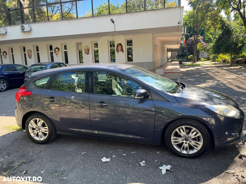 Ford Focus 2012 photo 2
