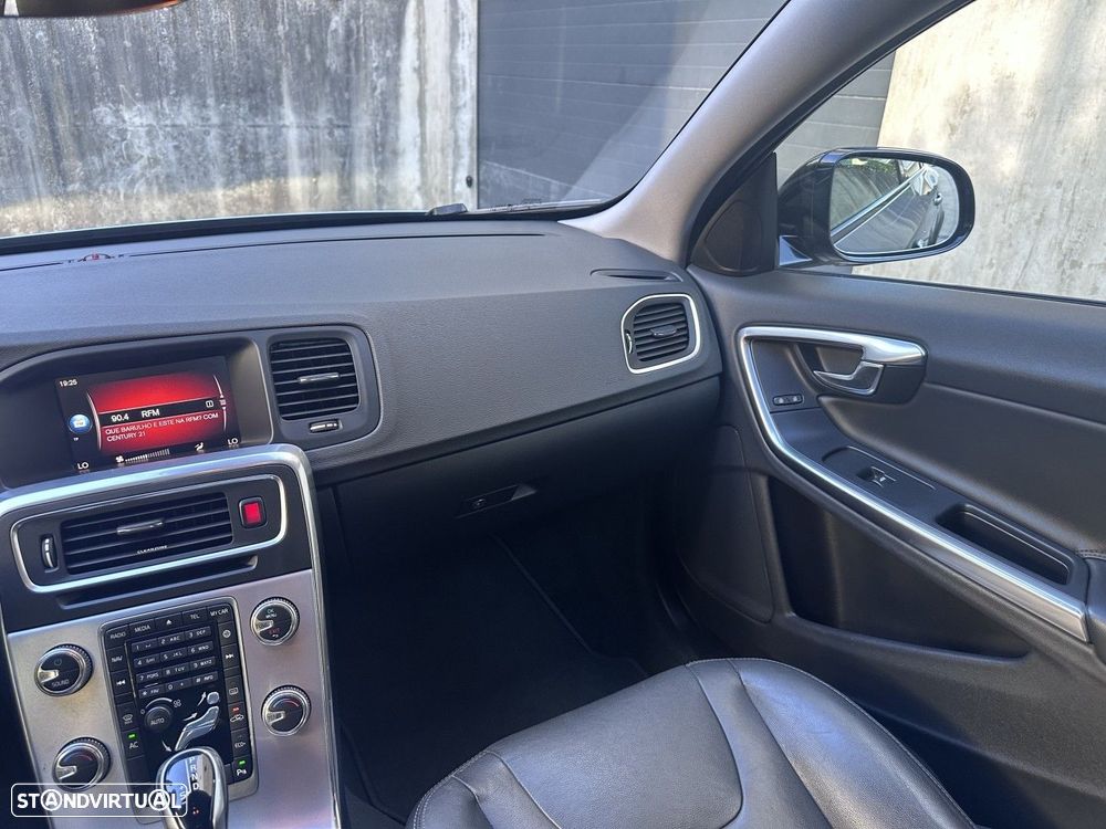 Volvo V60 Cross Country 2.0 D3 Pro Geartronic - 10