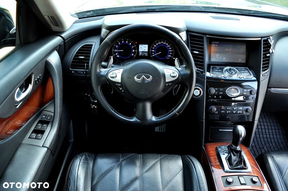Infiniti QX70 - 32