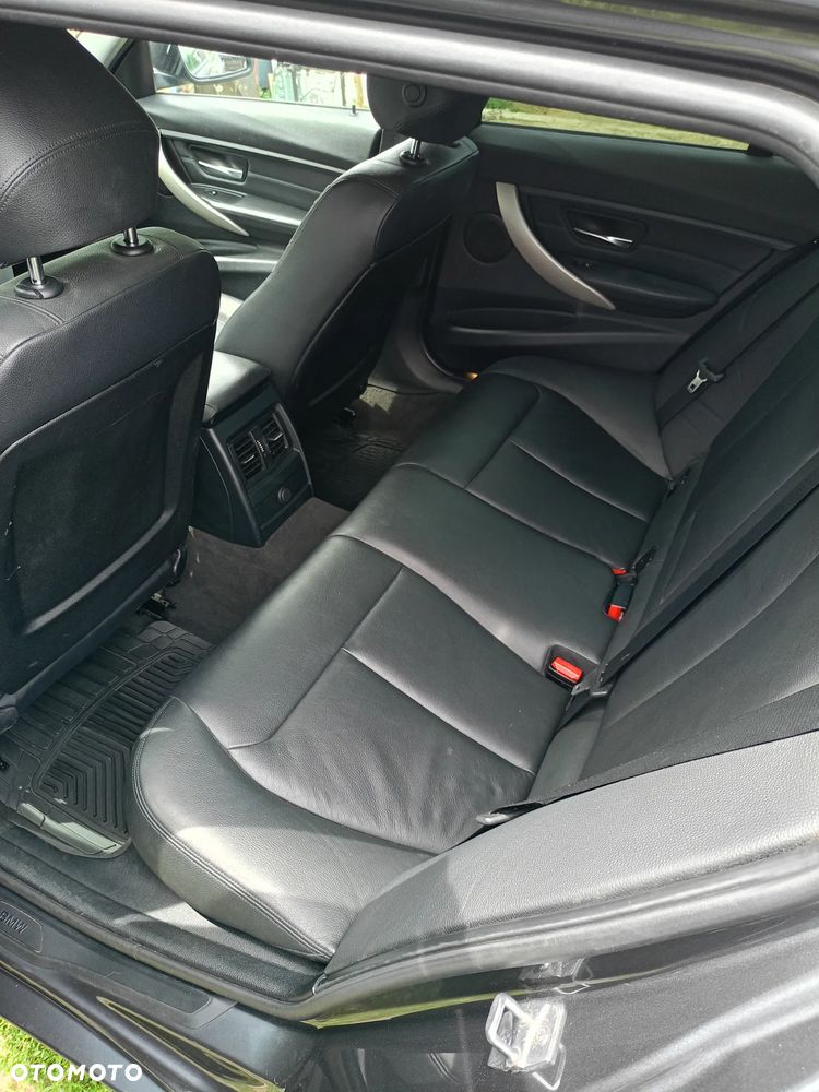 BMW Seria 3 318d - 12
