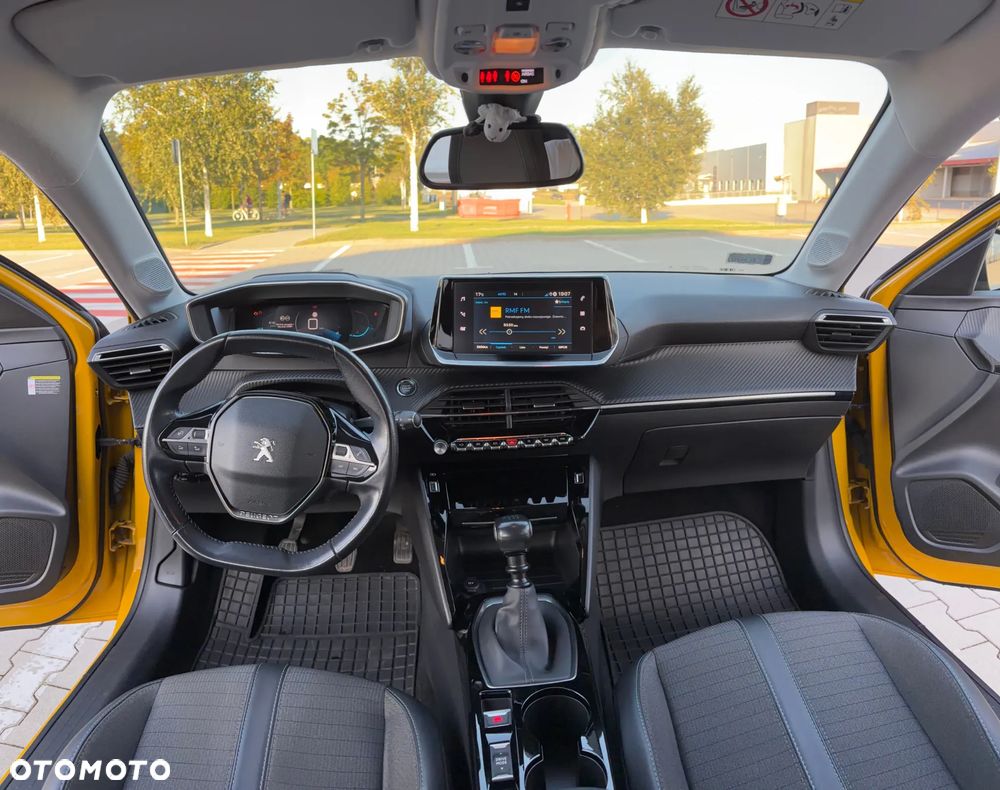 Peugeot 208 - 13