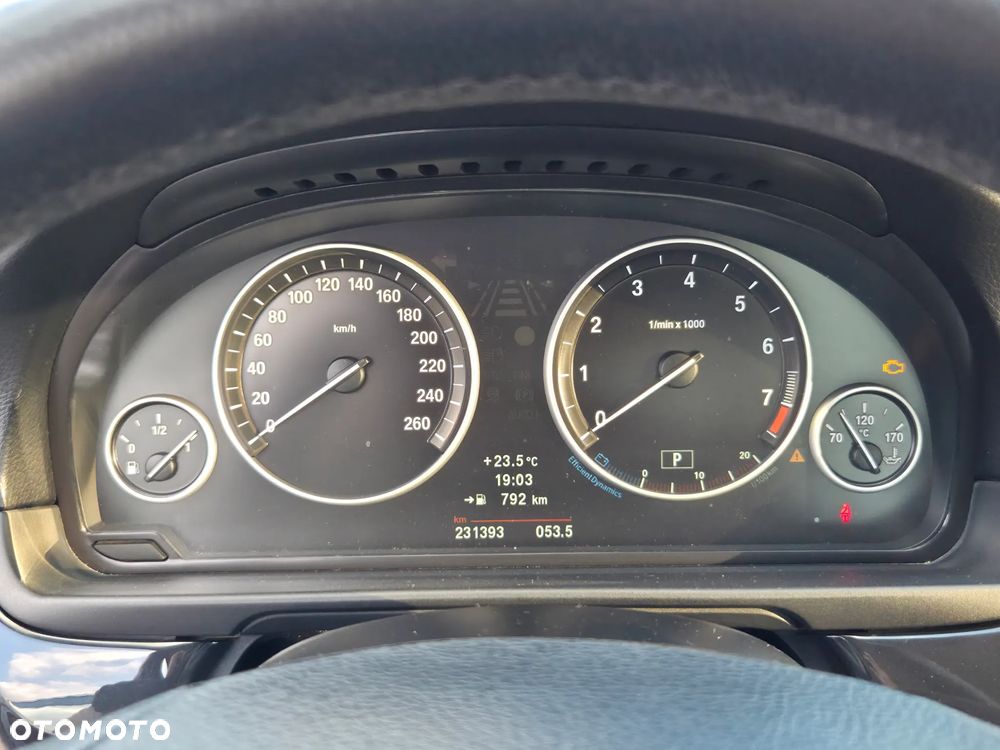 BMW Seria 5 528i xDrive - 16