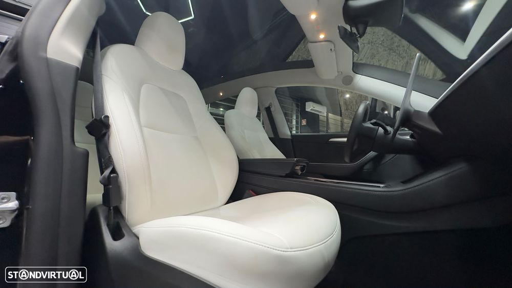 Tesla Model Y Long Range Dual Motor AWD - 34