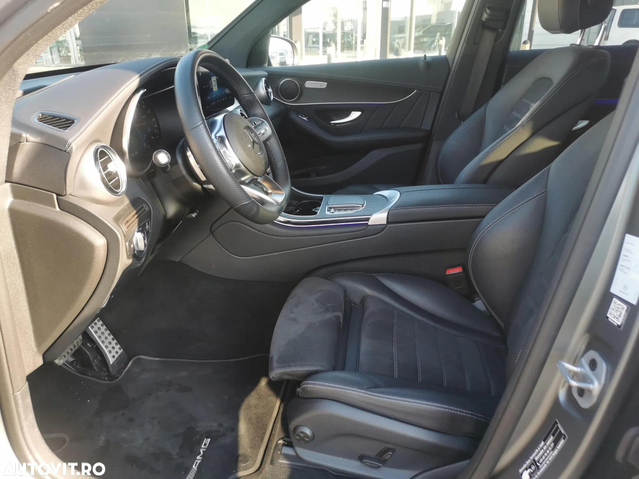 Mercedes-Benz GLC 300 e 4Matic 9G-TRONIC AMG Line - 12
