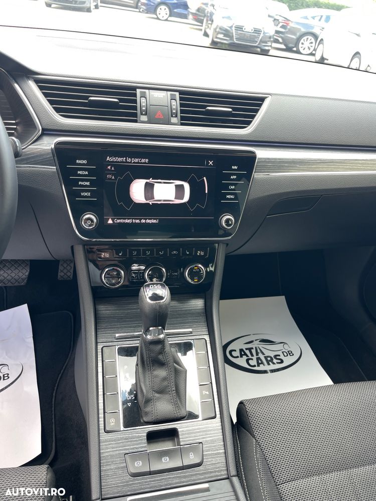 Skoda Superb 2.0 TDI DSG Premium Edition - 33