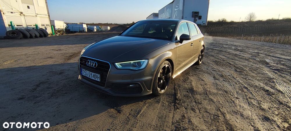 Audi A3 Sportback 2.0 TDI (clean diesel) quattro S tronic S line Sportpaket - 2