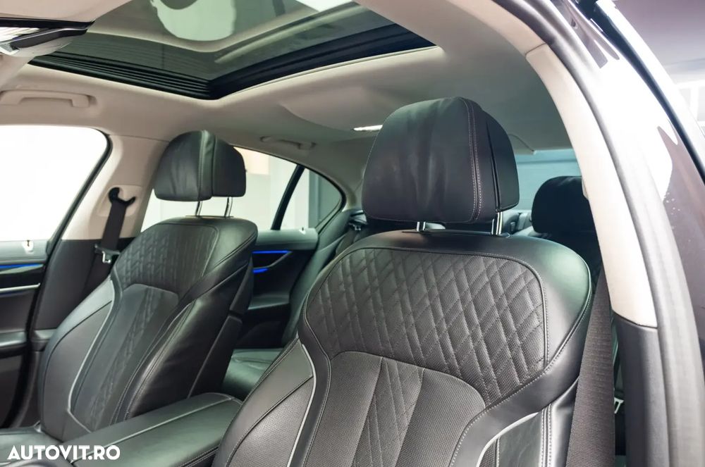 BMW Seria 7 740d xDrive MHEV - 8