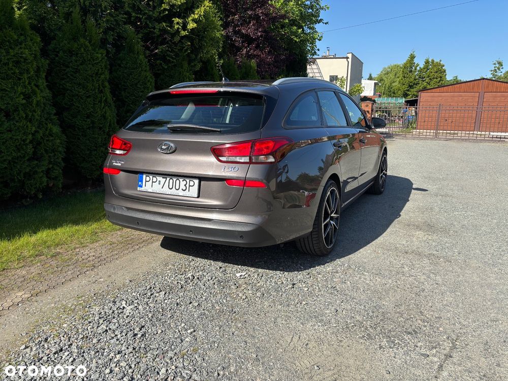 Hyundai i30 1.6 D Classic + - 8