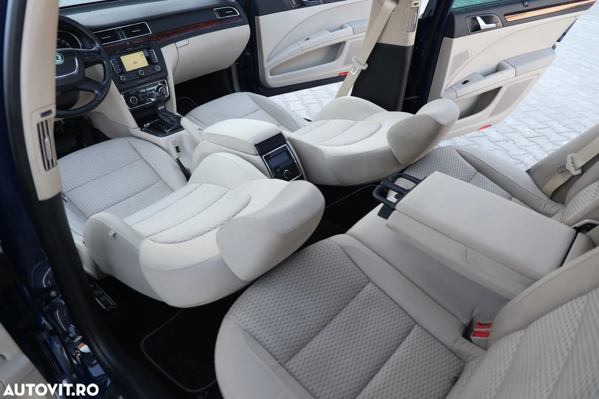 Skoda Superb 2.0 TDI Elegance DSG - 2