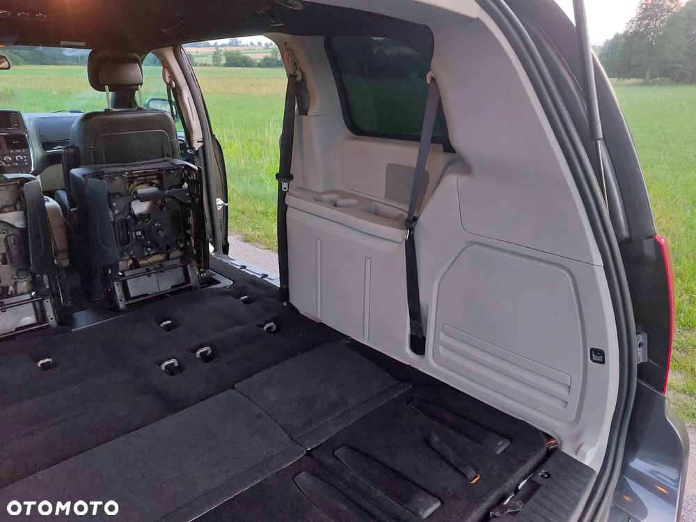 Dodge Grand Caravan - 30