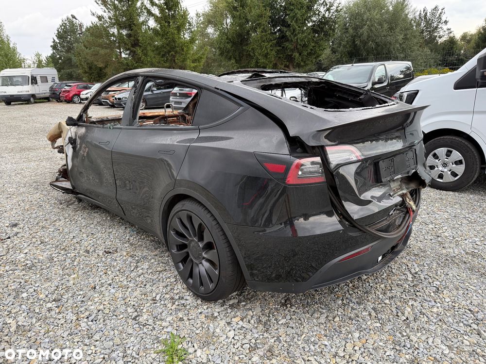 Tesla Y Model Performance Dual Motor AWD - 25