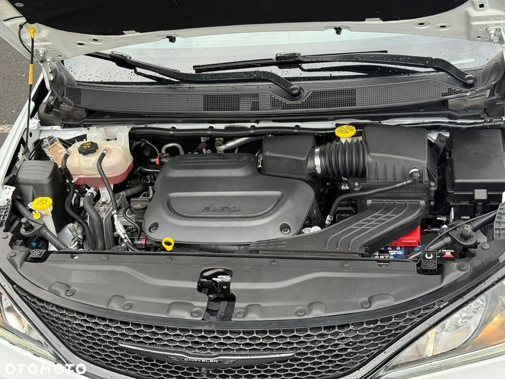 Chrysler Pacifica - 9