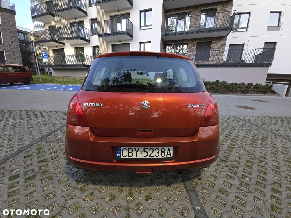 Suzuki Swift - 4