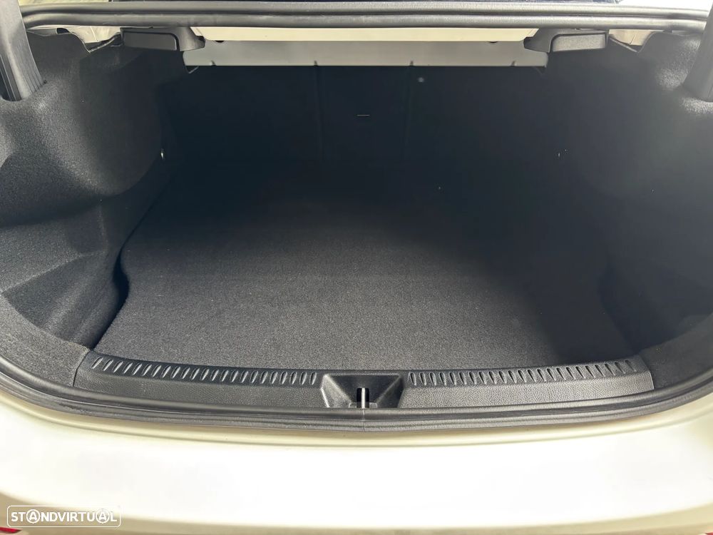 Mercedes-Benz A 250 e AMG Line - 18