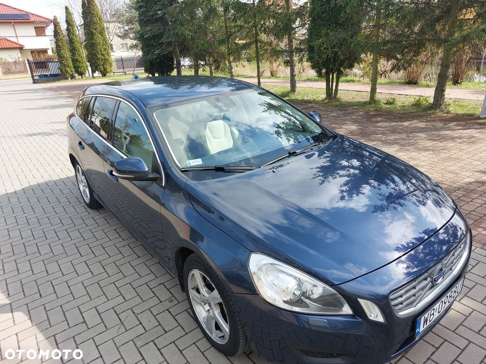Volvo V60 T3 Momentum - 13