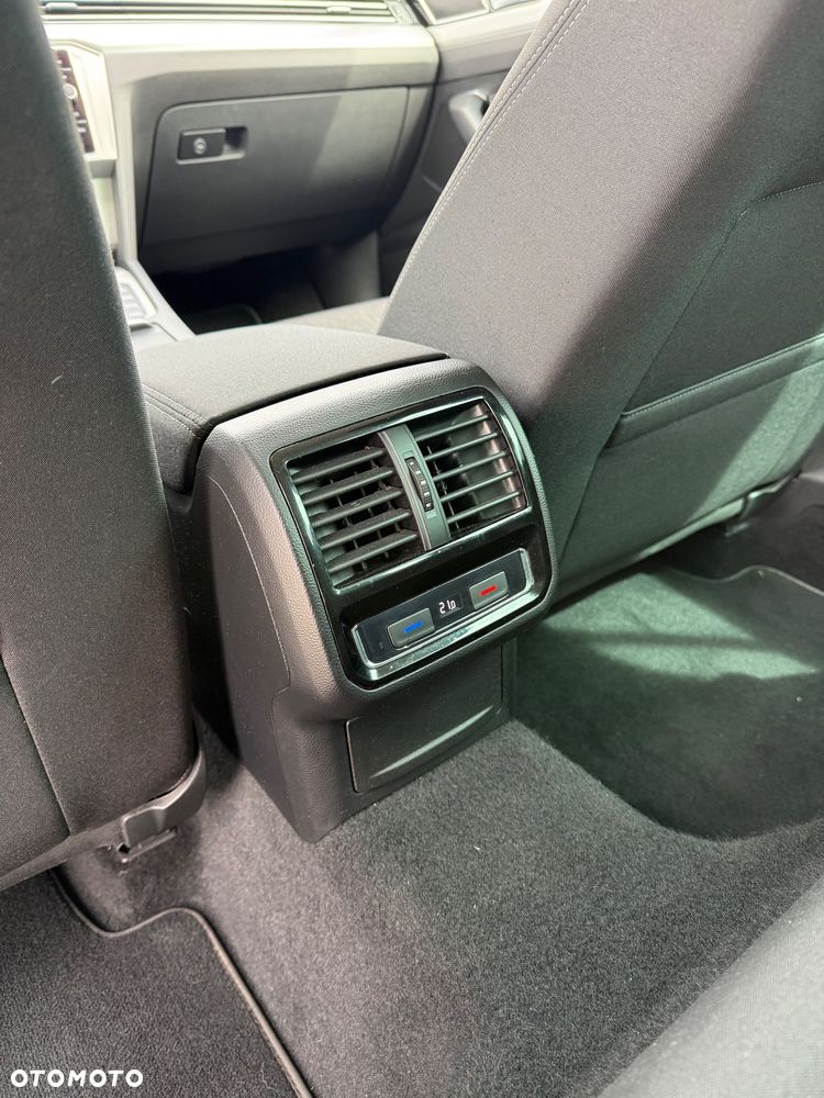 Volkswagen Passat - 16