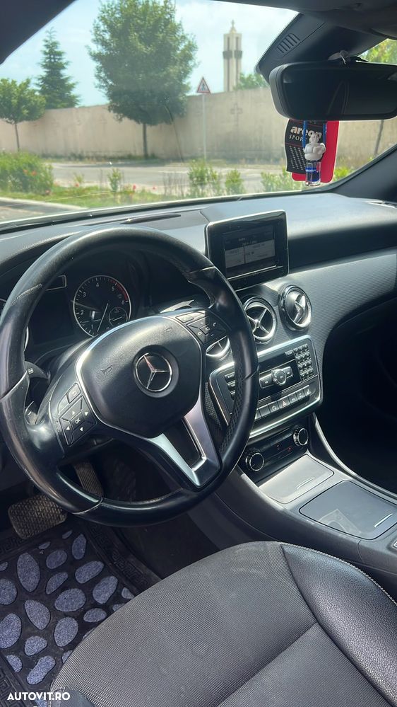 Mercedes-Benz EQA - 9