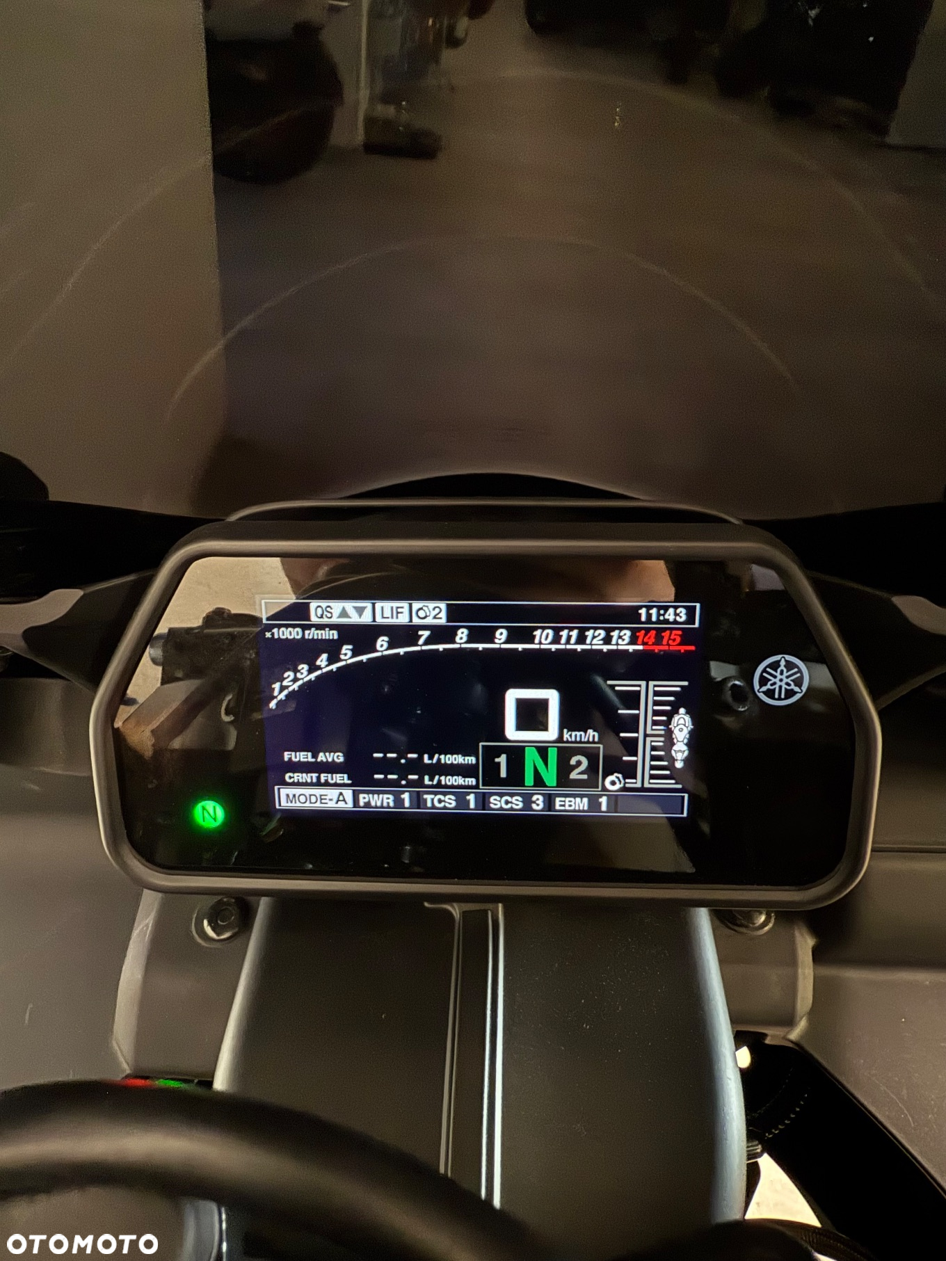 Yamaha R1 - 8