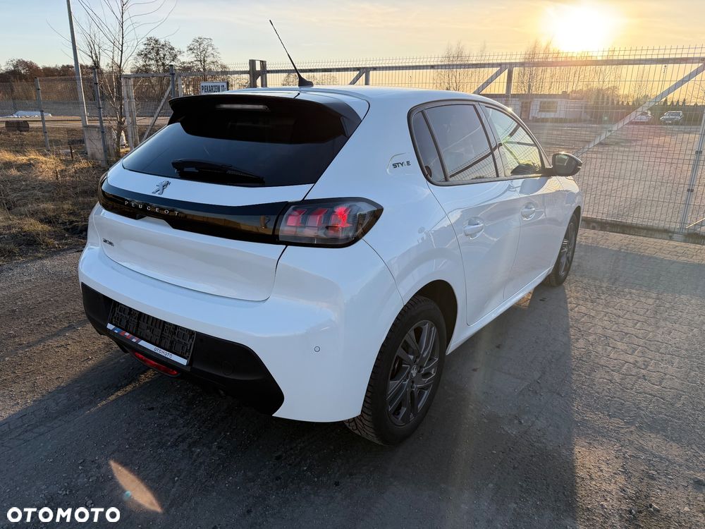 Peugeot 208 - 11