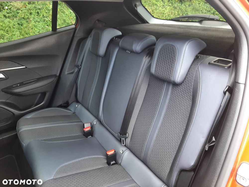 Peugeot 2008 1.5 BlueHDi Allure S&S EAT8 - 28