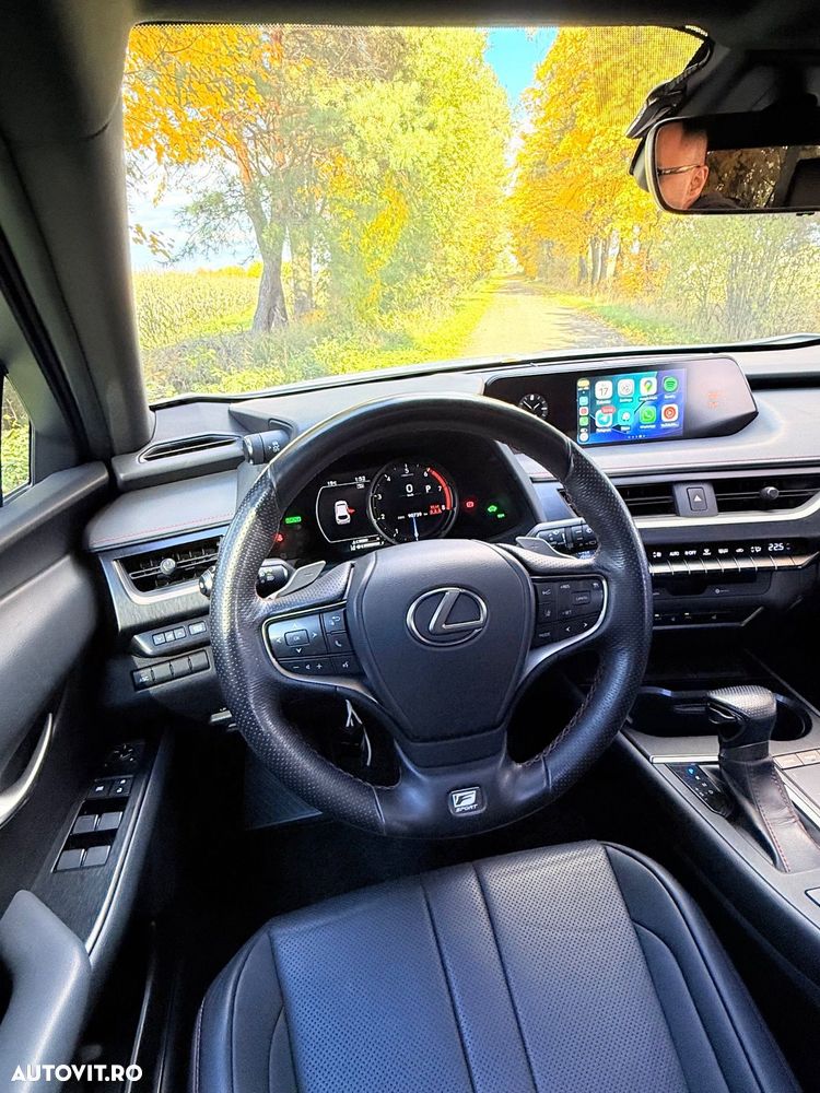 Lexus UX 250h (E-FOUR) F SPORT - 3